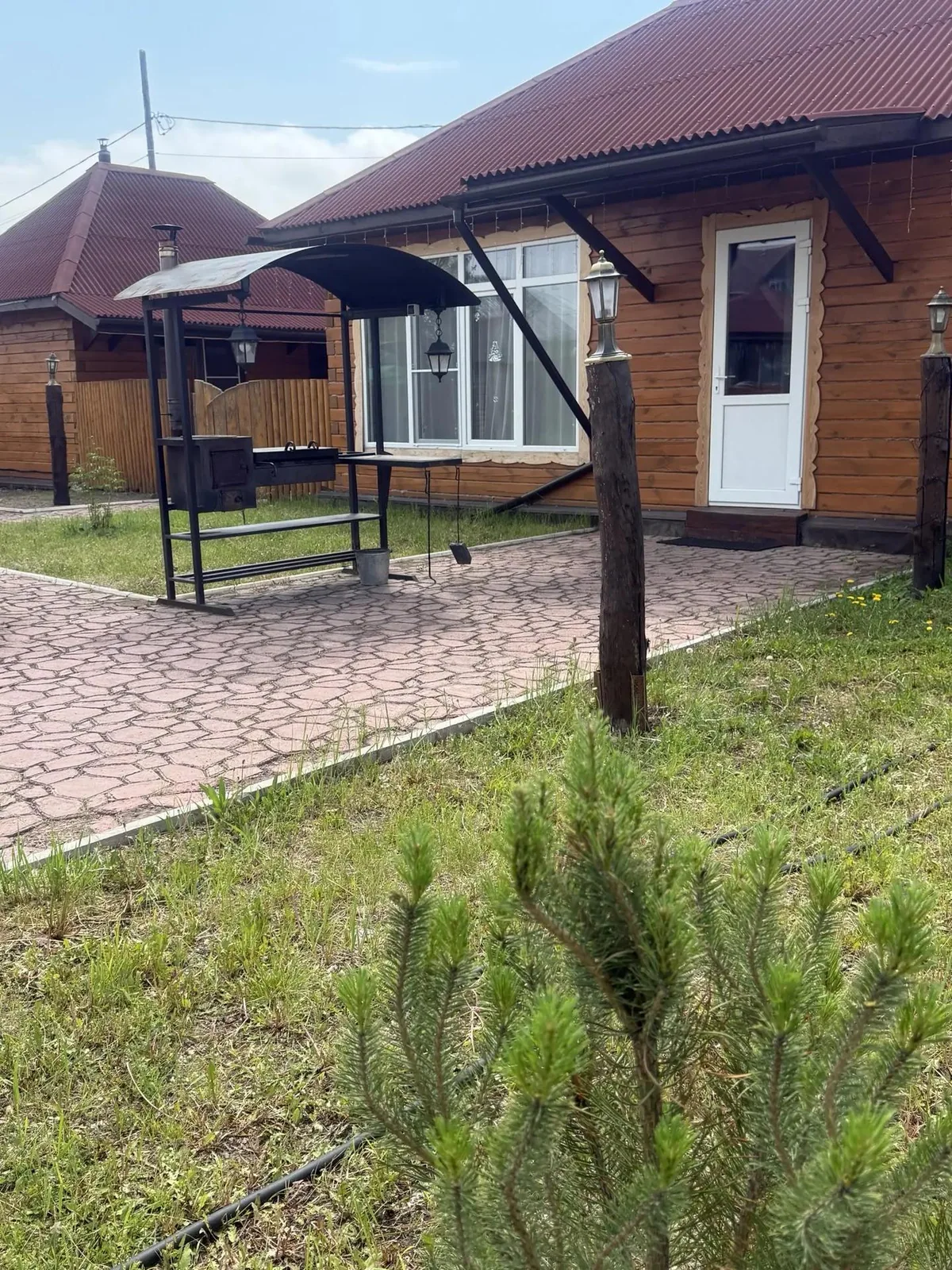 Дом со стороны территории